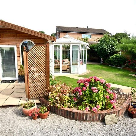 Formby Pinewood Studio Bed and Breakfast Buitenkant foto