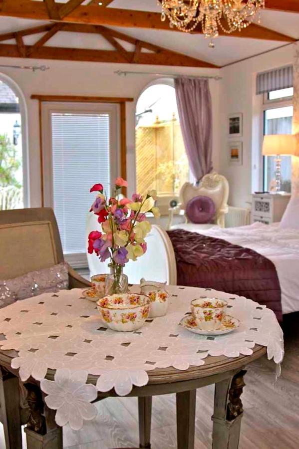 Formby Pinewood Studio Bed and Breakfast Buitenkant foto