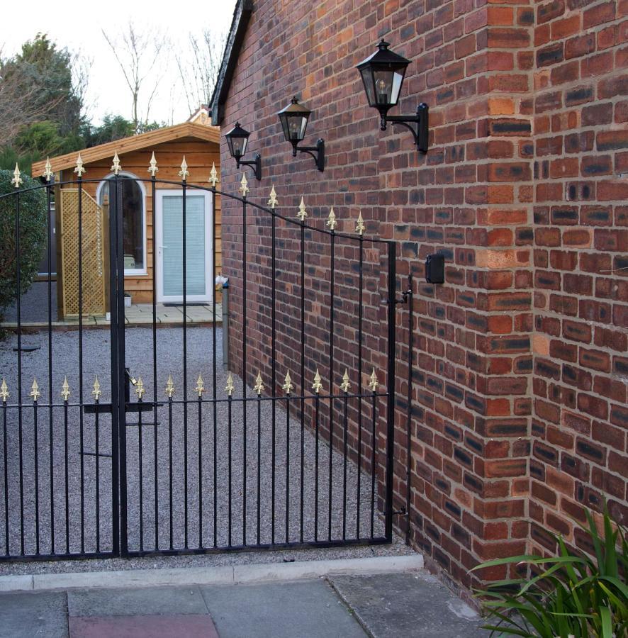Formby Pinewood Studio Bed and Breakfast Buitenkant foto